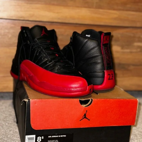 Jordan 1 low size 9 jordan 12 reverse taxi and Easter eggs 